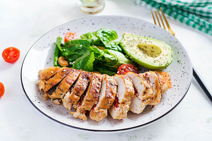 trendy-salad-chicken-grilled-fillet-with-salad-fr-2021-08-28-08-58-49-utc.jpg